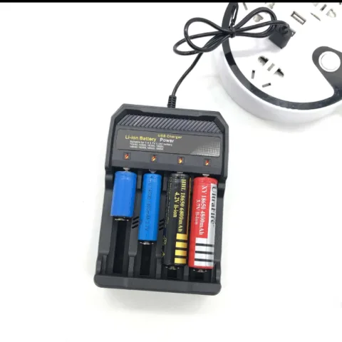 4-Slot Universal 18650 Lithium-lon Battery Charger - 2A Fast Charging USB Charger for 3.7V/4.2V Rechargeable Batteries